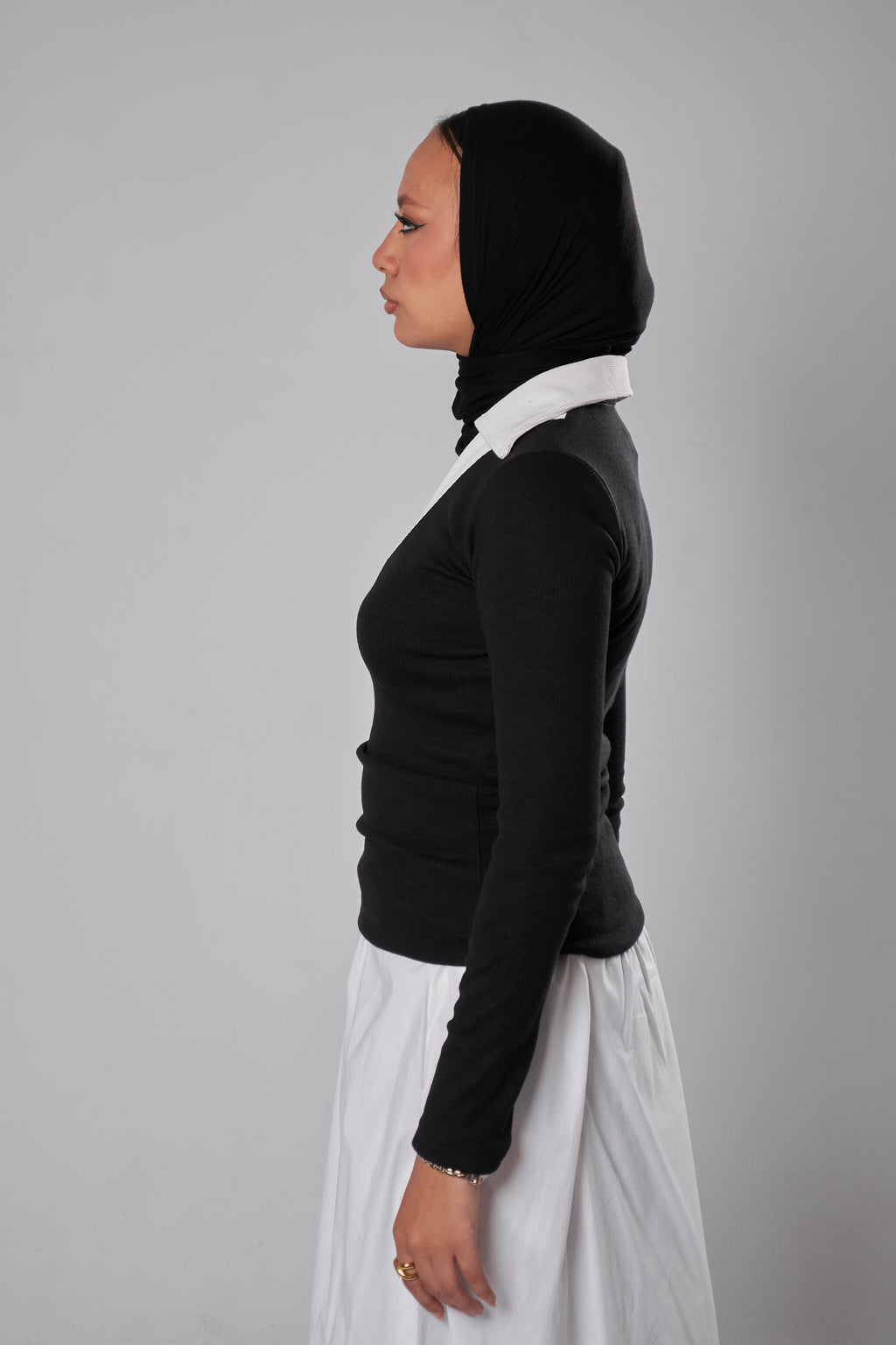 Contrast V-Neck Rib Top