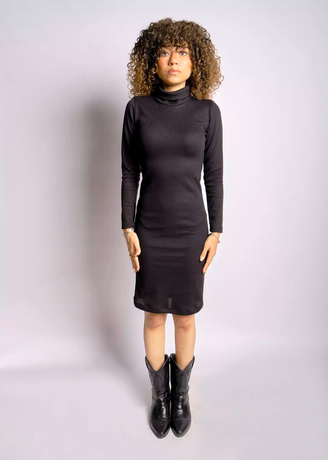 High Neck Ribbed trico Midi Dress